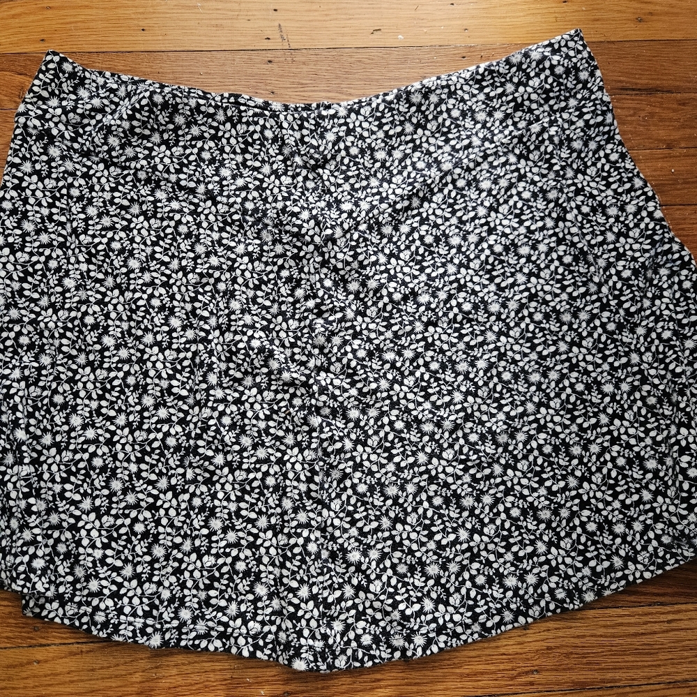 Ann Taylor LOFT Black/White Stretch Floral Skirt, XL